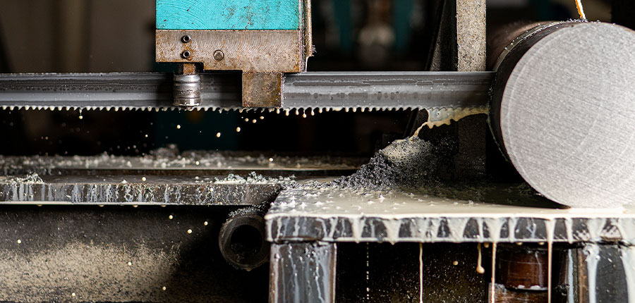 تیغ اره نواری m42 تایگر بررسی، قیمت و کاربرد در صنعت برش در حال برش فولاد تو پر با مقاومت بالا